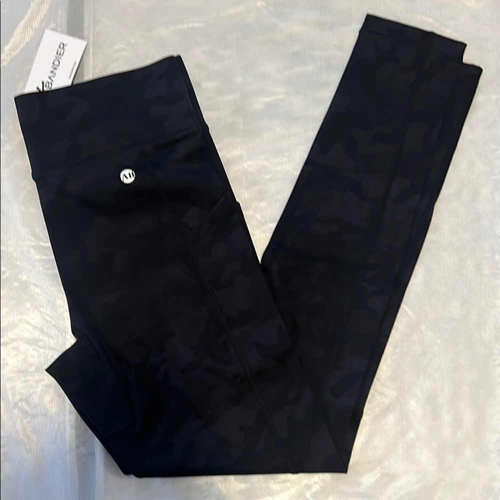 NEW ALL Access Bandier Women’s Black Camouflage Leggings with Pockets, Small